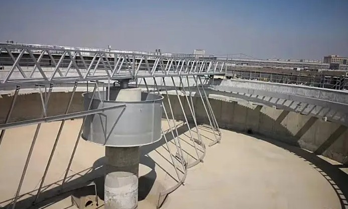 ZQXN型週邊(bian)傳動(dong)全(quan)橋(qiao)虹吸式吸泥(ni)機