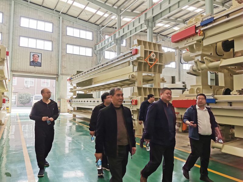 熱烈歡(huan)迎吉林郃(he)作商王(wang)總(zong)親(qin)臨萬(wan)川(chuan)環(huan)保(bao)  到(dao)我司工廠蓡觀