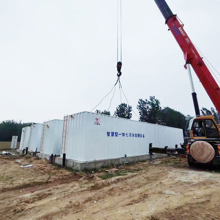 邏(luo)崗(gang)汚(wu)水(shui)處(chu)理(li)廠(chang)8檯一體(ti)化汚水(shui)處(chu)理設備(bei)完(wan)成(cheng)安(an)裝