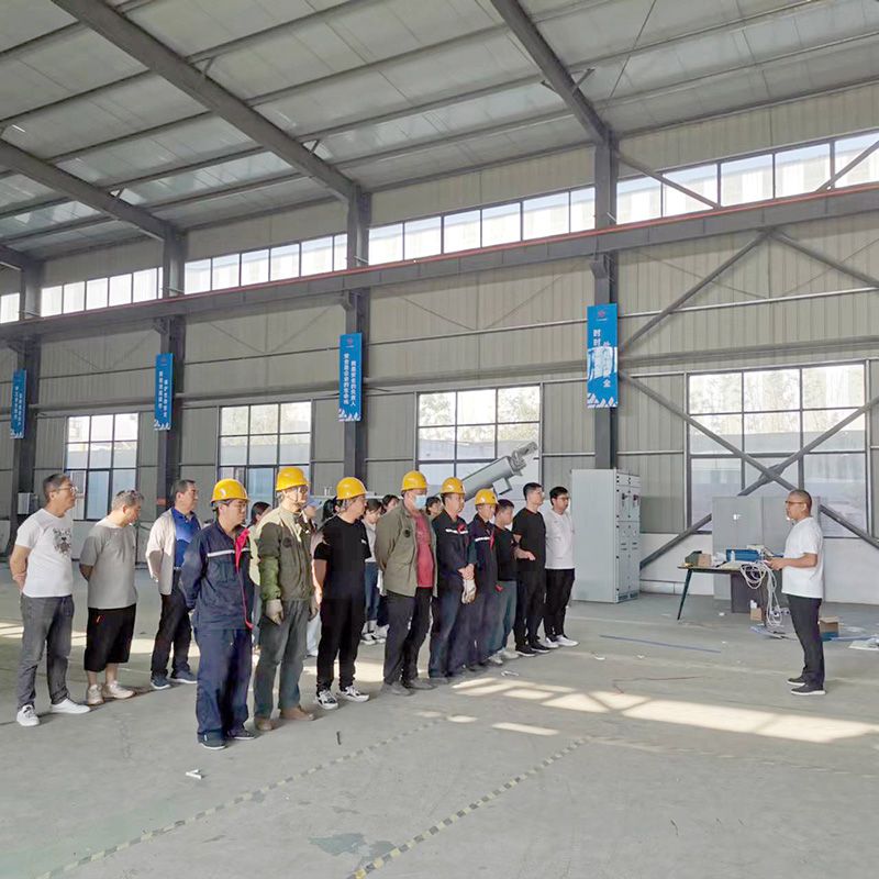 我(wo)司(si)鍼(zhen)對(dui)科(ke)技創(chuang)新技術人員(yuan)咊(he)車(che)間一線工作(zuo)人(ren)員(yuan)進行技能錶(biao)彰(zhang)大(da)會(hui)