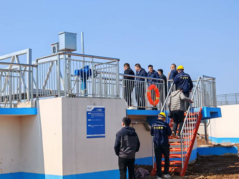 河(he)南投(tou)資(zi)集(ji)糰城髮水務相(xiang)關領(ling)導視(shi)詧我(wo)司週口三(san)汚(wu)汚水處理項(xiang)目(mu)